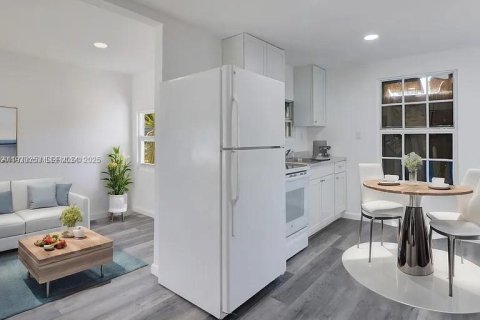 Propiedad comercial en venta en West Palm Beach, Florida, 90.39 m2 № 1991171 - foto 11