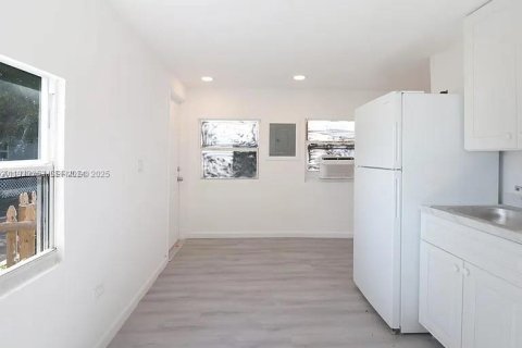 Propiedad comercial en venta en West Palm Beach, Florida, 90.39 m2 № 1991171 - foto 15