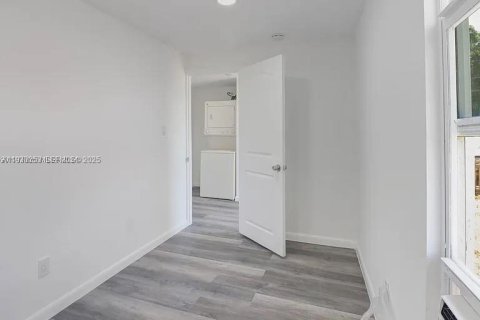 Propiedad comercial en venta en West Palm Beach, Florida, 90.39 m2 № 1991171 - foto 20