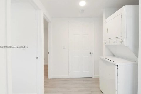 Propiedad comercial en venta en West Palm Beach, Florida, 90.39 m2 № 1991171 - foto 14