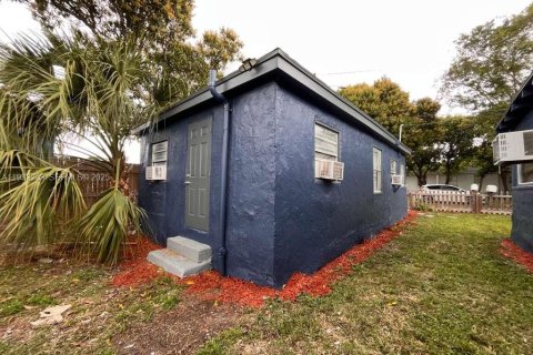 Propiedad comercial en venta en West Palm Beach, Florida, 90.39 m2 № 1991171 - foto 28