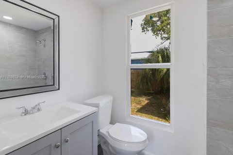 Propiedad comercial en venta en West Palm Beach, Florida, 90.39 m2 № 1991171 - foto 18