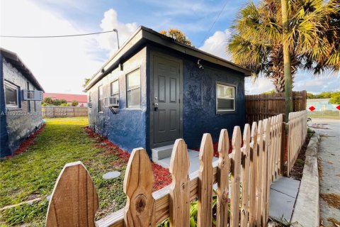 Propiedad comercial en venta en West Palm Beach, Florida, 90.39 m2 № 1991171 - foto 4