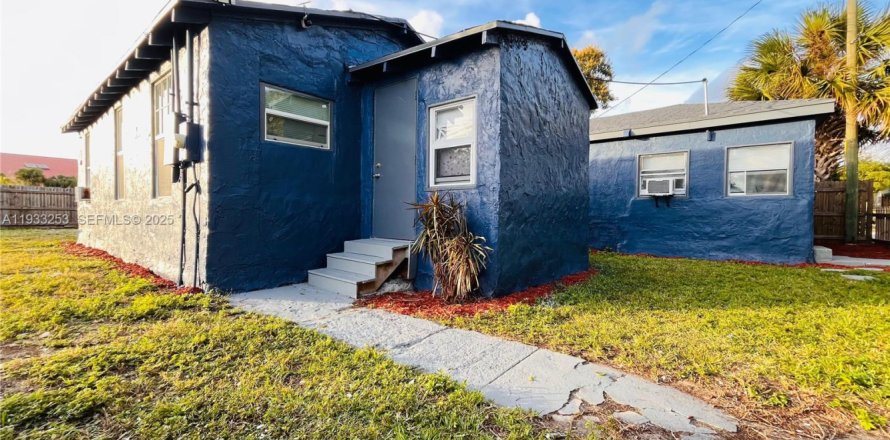 Propiedad comercial en West Palm Beach, Florida 90.39 m2 № 1991171