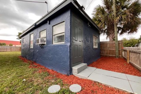 Propiedad comercial en venta en West Palm Beach, Florida, 90.39 m2 № 1991171 - foto 27