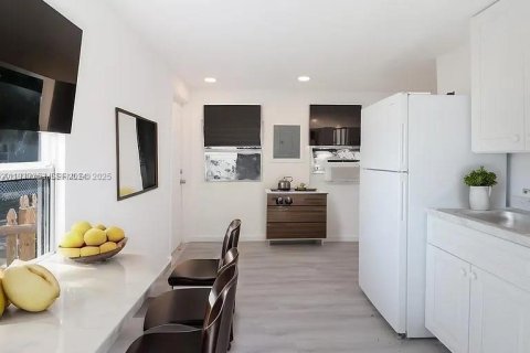 Propiedad comercial en venta en West Palm Beach, Florida, 90.39 m2 № 1991171 - foto 5