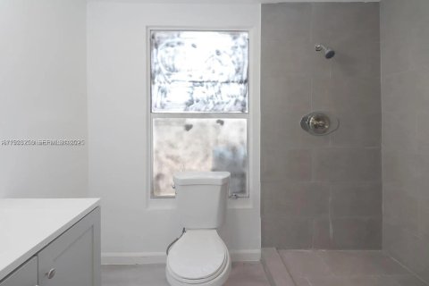 Propiedad comercial en venta en West Palm Beach, Florida, 90.39 m2 № 1991171 - foto 7