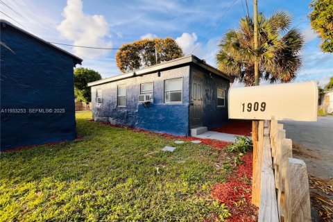 Propiedad comercial en venta en West Palm Beach, Florida, 90.39 m2 № 1991171 - foto 2