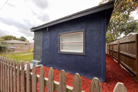 Propiedad comercial en venta en West Palm Beach, Florida, 90.39 m2 № 1991171 - foto 25