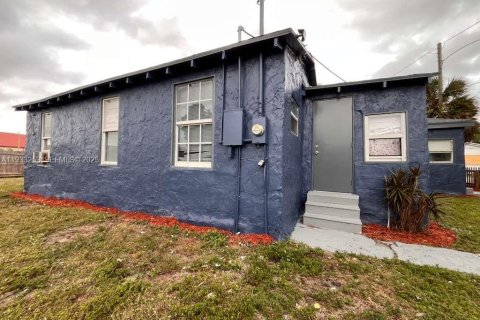 Propiedad comercial en venta en West Palm Beach, Florida, 90.39 m2 № 1991171 - foto 26