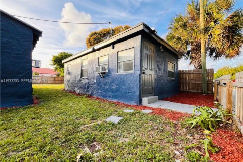 Propiedad comercial en venta en West Palm Beach, Florida, 90.39 m2 № 1991171 - foto 24