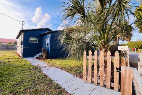 Propiedad comercial en venta en West Palm Beach, Florida, 90.39 m2 № 1991171 - foto 3