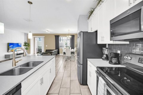 Adosado en venta en Davenport, Florida, 5 dormitorios, 192.49 m2 № 2197278 - foto 12
