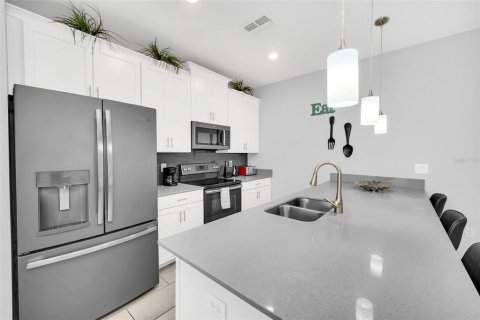 Adosado en venta en Davenport, Florida, 5 dormitorios, 192.49 m2 № 2197278 - foto 10