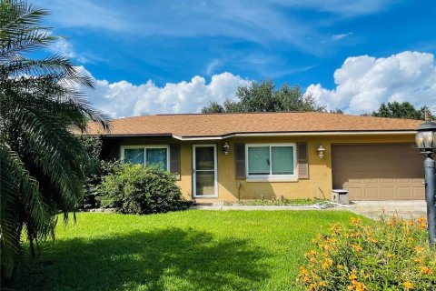 House in Lake Placid, Florida 2 bedrooms, 144 sq.m. № 1914498 - photo 1