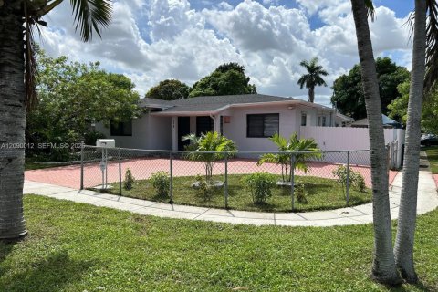 Villa ou maison à Hialeah, Floride 3 chambres, 136.1 m2 № 2376136