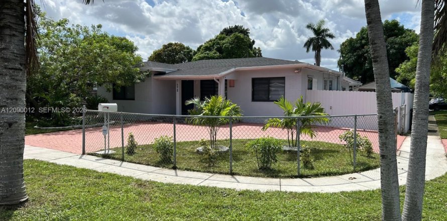 Villa ou maison à Hialeah, Floride 3 chambres, 136.1 m2 № 2376136