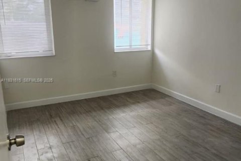 Apartment in Miami, Florida 1 bedroom, 696.4 sq.m. № 1981394 - photo 9