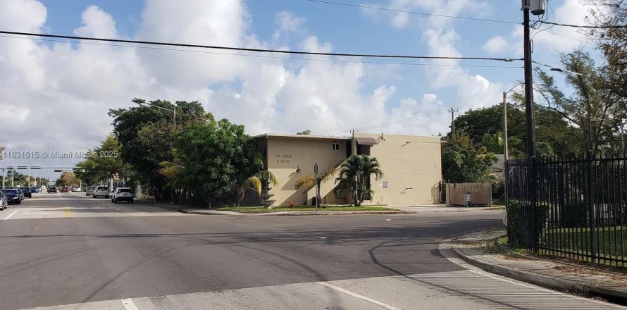 Apartment in Miami, Florida 1 bedroom, 696.4 sq.m. № 1981394