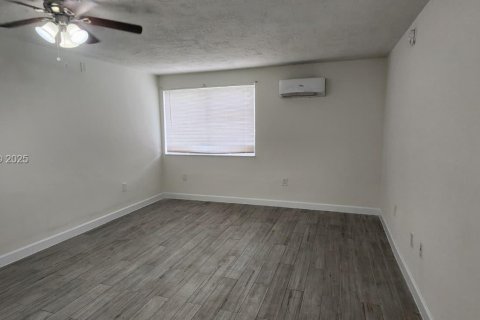 Apartment in Miami, Florida 1 bedroom, 696.4 sq.m. № 1981394 - photo 11