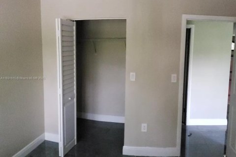 Apartment in Miami, Florida 1 bedroom, 696.4 sq.m. № 1981394 - photo 6