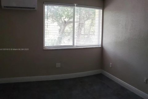 Apartment in Miami, Florida 1 bedroom, 696.4 sq.m. № 1981394 - photo 3