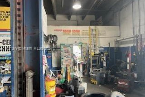 Купить коммерческую недвижимость в Майами, Флорида № 1984955 - фото 7