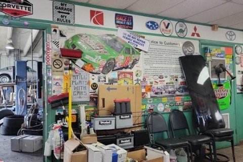 Купить коммерческую недвижимость в Майами, Флорида № 1984955 - фото 12