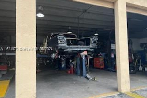 Купить коммерческую недвижимость в Майами, Флорида № 1984955 - фото 6