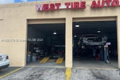 Купить коммерческую недвижимость в Майами, Флорида № 1984955 - фото 5