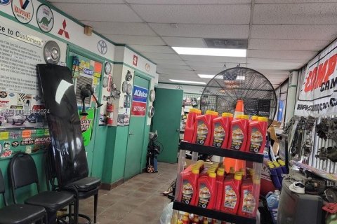 Купить коммерческую недвижимость в Майами, Флорида № 1984955 - фото 10