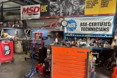 Купить коммерческую недвижимость в Майами, Флорида № 1984955 - фото 9