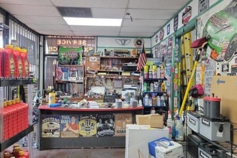 Купить коммерческую недвижимость в Майами, Флорида № 1984955 - фото 13