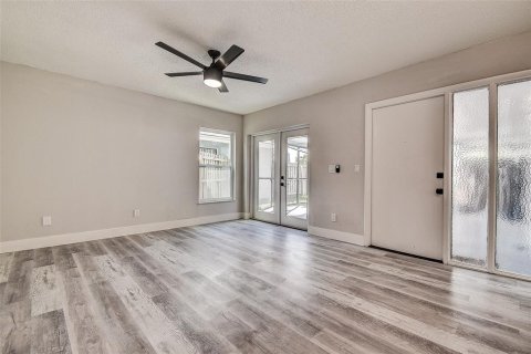 Casa en venta en Tampa, Florida, 3 dormitorios, 132.11 m2 № 1842272 - foto 2