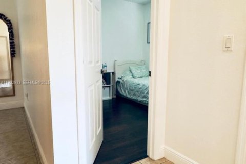 Casa en venta en Miami, Florida, 3 dormitorios, 142.51 m2 № 1977459 - foto 12