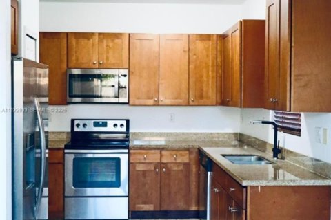 Casa en venta en Miami, Florida, 3 dormitorios, 142.51 m2 № 1977459 - foto 6