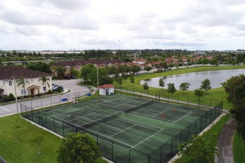 Casa en venta en Miami, Florida, 3 dormitorios, 142.51 m2 № 1977459 - foto 15