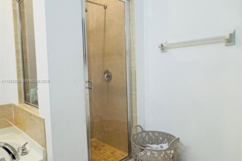 Casa en venta en Miami, Florida, 3 dormitorios, 142.51 m2 № 1977459 - foto 9