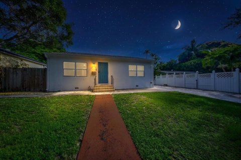 Villa ou maison à West Palm Beach, Floride 3 chambres, 90.67 m2 № 2272054