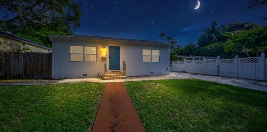 Villa ou maison à West Palm Beach, Floride 3 chambres, 90.67 m2 № 2272054