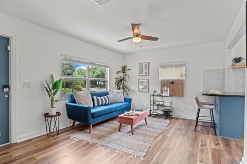 Villa ou maison à vendre à West Palm Beach, Floride: 3 chambres, 90.67 m2 № 2272054 - photo 3