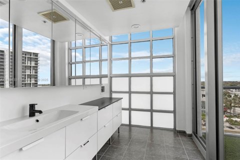 Condo in Miami, Florida, 2 bedrooms  № 1874365 - photo 11