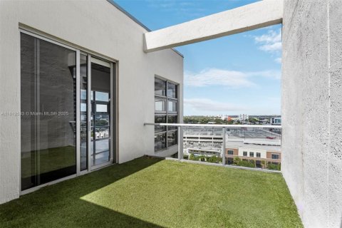 Condo in Miami, Florida, 2 bedrooms  № 1874365 - photo 7