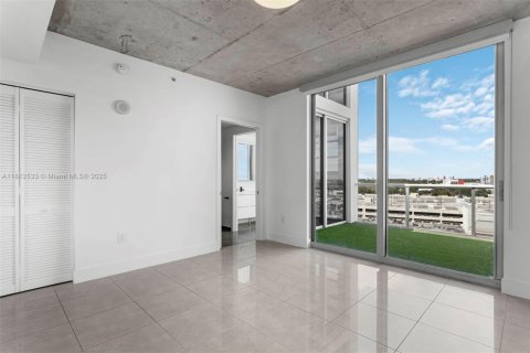 Condo in Miami, Florida, 2 bedrooms  № 1874365 - photo 13