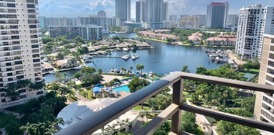 Condo in Hallandale Beach, Florida, 1 bedroom  № 1811137
