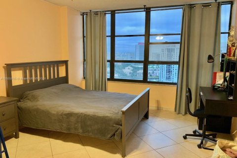 Condo in Hallandale Beach, Florida, 1 bedroom  № 1811137 - photo 4