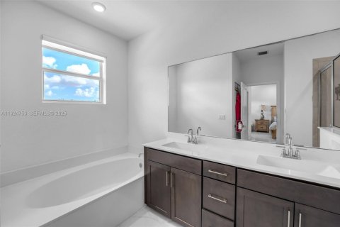 Casa en venta en Miami, Florida, 4 dormitorios, 204.76 m2 № 1984392 - foto 21