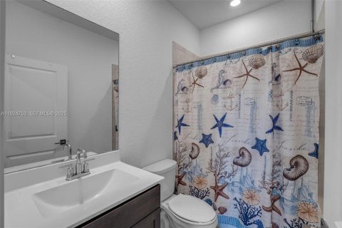 Casa en venta en Miami, Florida, 4 dormitorios, 204.76 m2 № 1984392 - foto 24