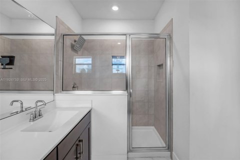 Casa en venta en Miami, Florida, 4 dormitorios, 204.76 m2 № 1984392 - foto 22