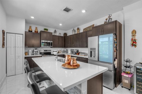 Casa en venta en Miami, Florida, 4 dormitorios, 204.76 m2 № 1984392 - foto 12